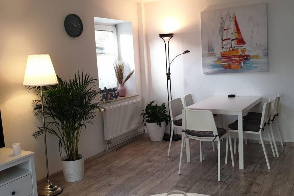 Charmante Haushaelfte Mit Garten Und Terrasse Flensburg Luaran gambar