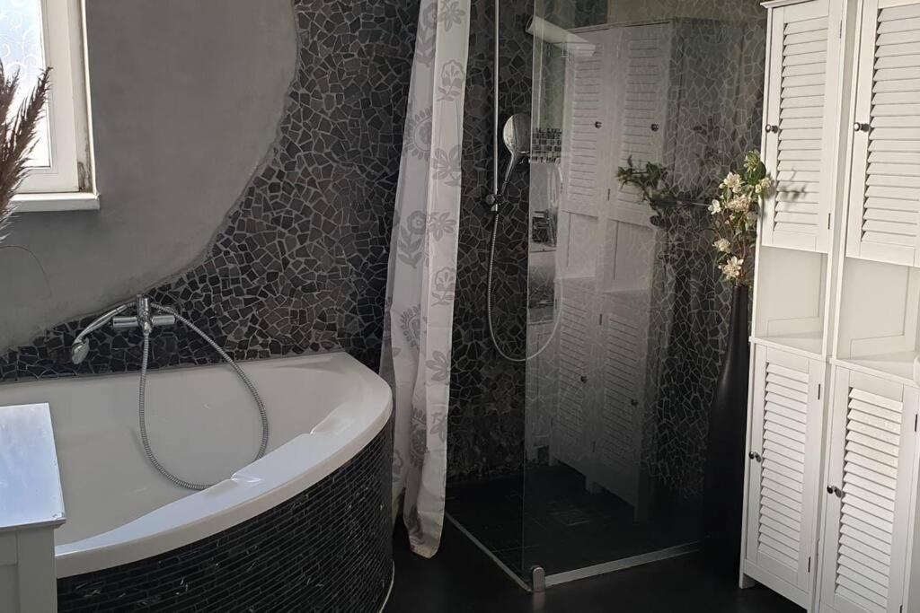 Charmante Haushaelfte Mit Garten Und Terrasse Flensburg Luaran gambar